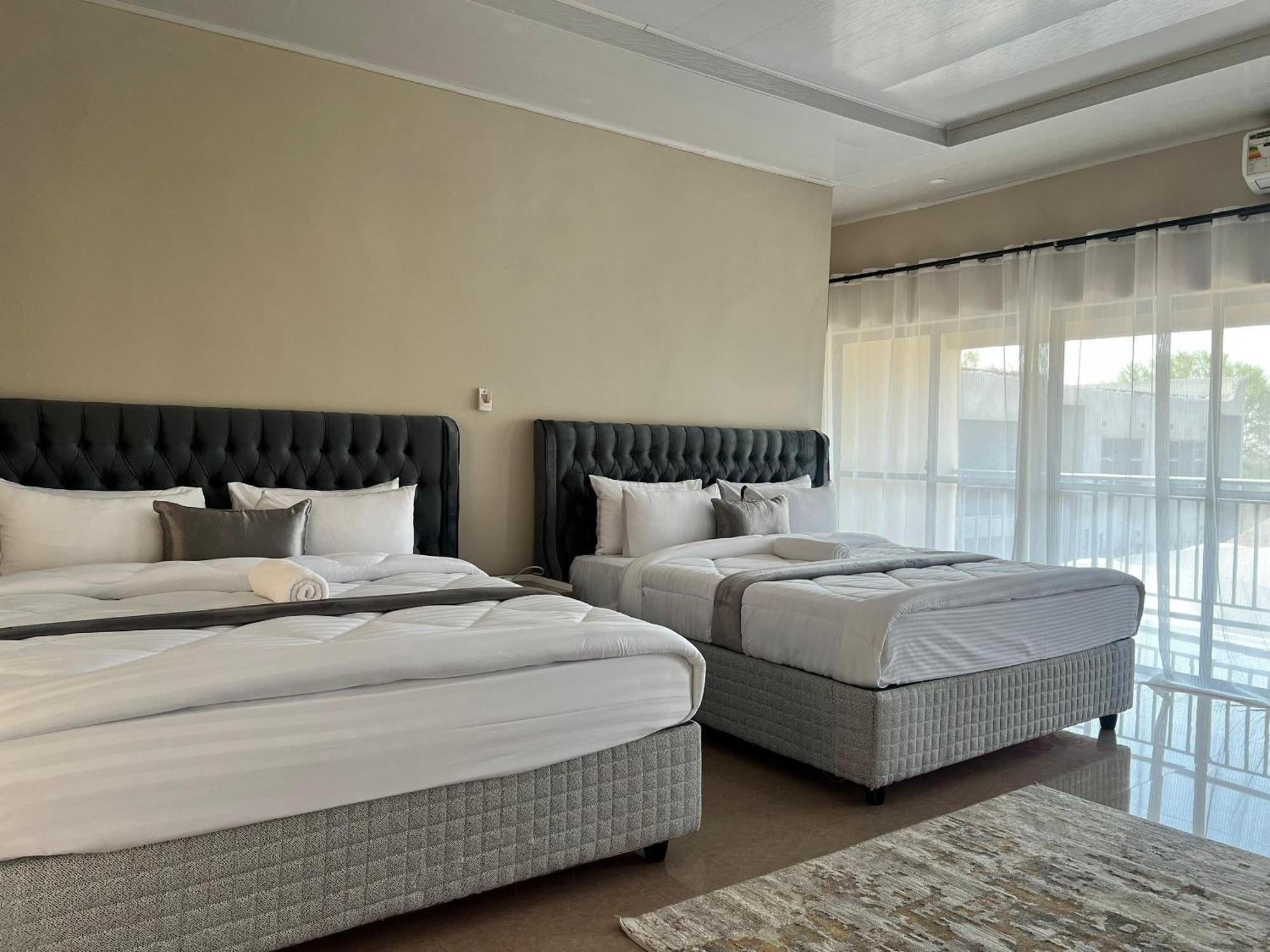 Kasbek Lodge And Tours Лусака Екстериор снимка