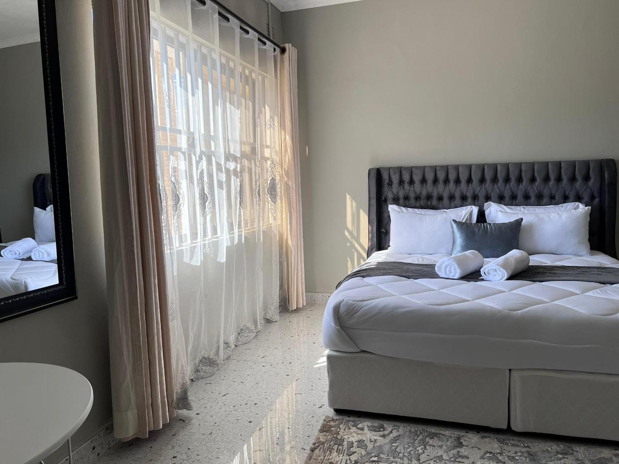 Kasbek Lodge And Tours Лусака Екстериор снимка