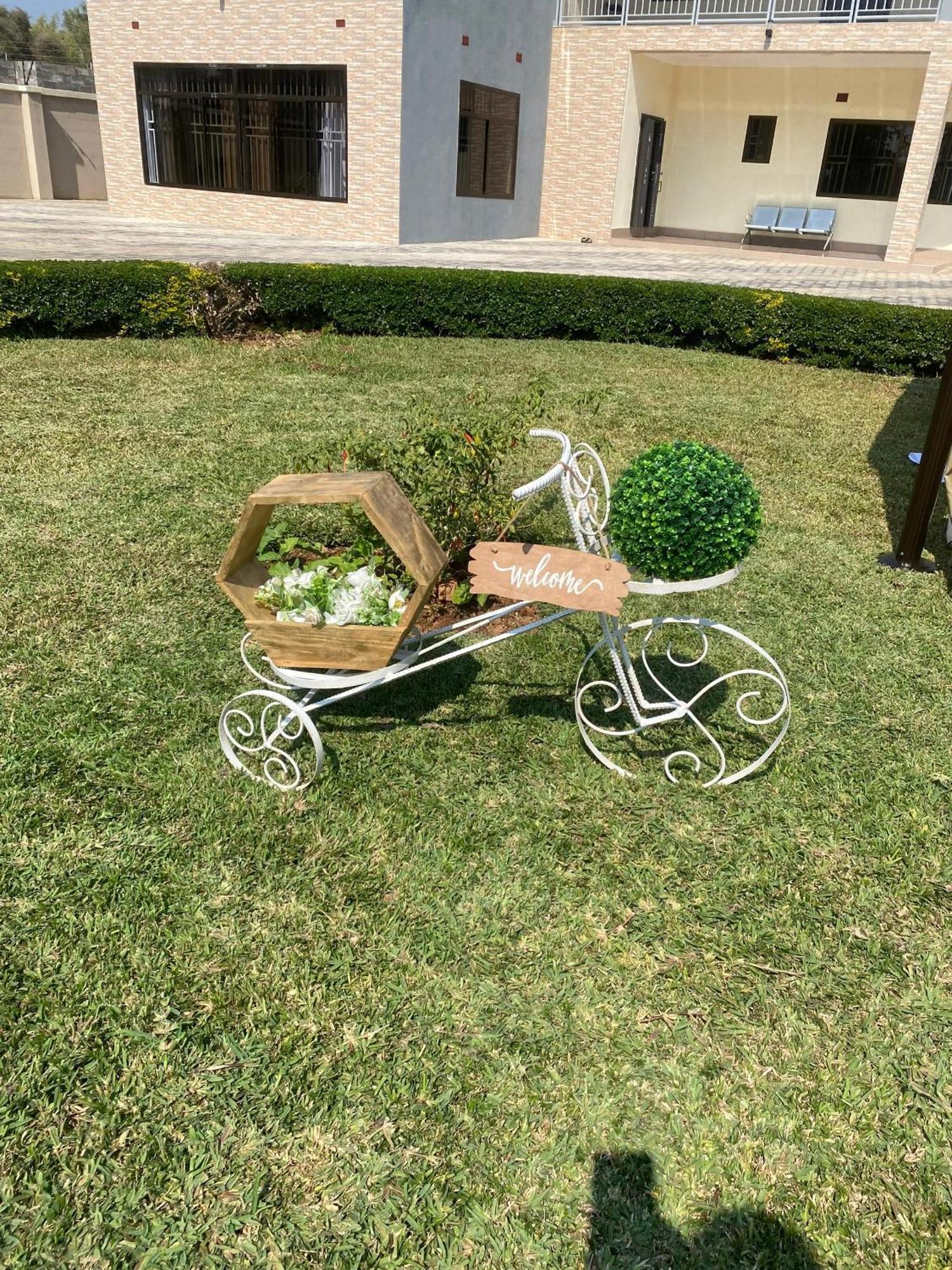 Kasbek Lodge And Tours Лусака Екстериор снимка