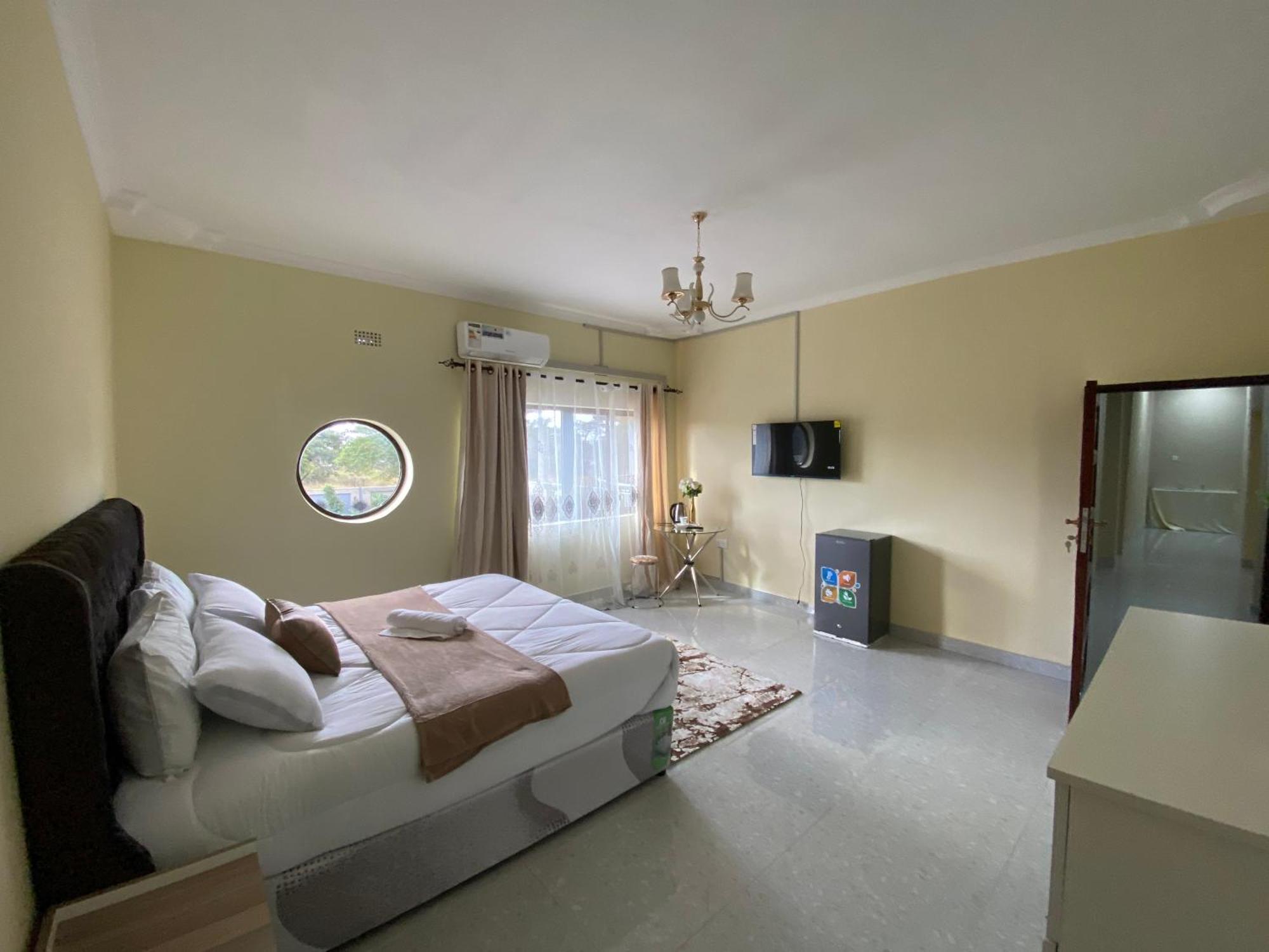 Kasbek Lodge And Tours Лусака Екстериор снимка